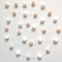 셀레네 마카롱 폼폼 가랜드 one size, 화이트 베이지, 2개