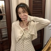 하객룩 상견례원피스 땡땡이 무늬 스트랩이 포인트인 선크림 가디건과 숏탑과 서스펜더 스커트 수트 투피스 세트