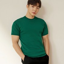 어깨넓어보이는 남자 아이스 머슬핏 반팔 니트