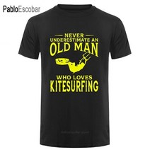 윈드서핑 하네스 결코 카이트 서핑을 좋아하는 노인을 과소 평가하지 마십시오 Mens Funny T Shirt 선물 현재 윈드 서핑 하트 비트 셔츠, [08] 4XL, [07] GRAY