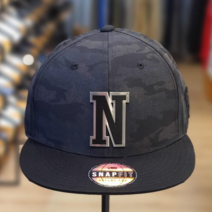 NBA 22년 신상품!! 남여공용 뉴욕닉스 N 로고 이니셜 금속 장식 포인트 챙 배색 카모플라주 그레이 칼라 스냅백 모자