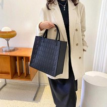 가볍고 세련된 엣지있는 데일리용으로 좋은 다양한 컬러의 펠트사각토트백