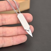 십자가 호신용 자기 방어 목걸이 칼 소형 무기 호신용품 휴대용 여친 남친 선물, 칼목걸이를 밀다