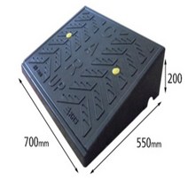 차량진입판 700-550-200 (칼블럭 포함) 휠체어경사로 대차경사로 운반수레 진입판 차량진입판 경사판 경사로 턱진입판 경계석턱 진입로턱 계단턱 건축현장