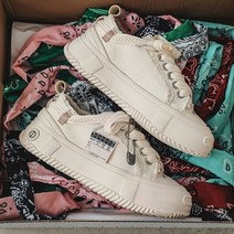 청바지에 어울리는 유니크 카고바지 코디 복고 봄 운동화 캐쥬얼 대학생 빈티지 캔버스화 여름 데일리