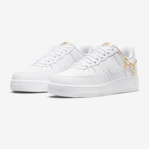 나이키 우먼스 에어 포스 1 로우 LX 화이트 럭키 참스 DD1525-100