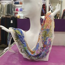 올리비아로렌 NC06 잔꽃 삼각 스카프 VYCXFYS2226