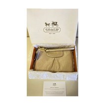 코치 COACH 골드 메탈릭 엠보싱 가죽 팔찌 손목지갑 위슬렛