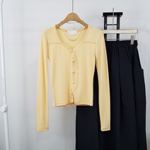 상상그이상 여성용 국재제작 하트 콩단추 긴팔 티셔츠 여성스러운 하트넥 비비드한 컬러 포인트 슬림핏 나들이룩 트렌디한 티블라우스 페미닌한 데이트룩