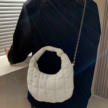 패딩 디자인 라운드 토트백 블랙 여성 체인 크로스백 가방 쇼핑몰 대학생 여대생 30대