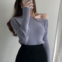 [랜덤플레이] 언발 오프숄더 나팔 소매 슬림핏 니트