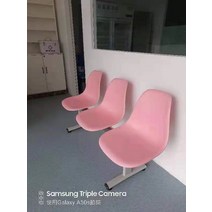 플라스틱벤치 야구장의자 버스터미널의자 대기실 야외벤치, 세 명의 사람들