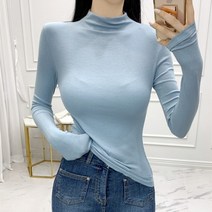 연분홍색 부드러운 반 터틀넥 슬림해 보이는 블라우스 여성 스판 면 몸매 내피 겉옷 입은 여자 겨울