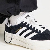 아디다스 가젤 볼드 플랫폼 검흰 HQ6912