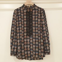 튜브 레이스장식 모던나염 블라우스