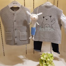 아가방 60% 봄 베이비페어! 봄 느낌 충만해 그레이 니트 유아 조끼! 손뜨개처럼 따뜻한 알라쀼! 아가방은 뒷모습을 가만두지 않아 뒷태도 캭!