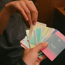 쓸데없는 선물 마니또 무쓸모 컬러 게임 카드 쓸모없는 고민 상담 질문 랜덤 대답책 파티