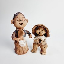 오줌싸개 못난이 남녀 인형 도자기 토우 토기 전통 흙 장식 카페 인테리어