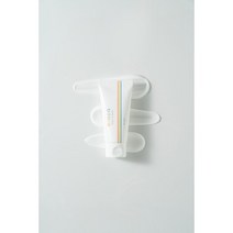 피부 진정 효과의 올인원 크림. 정제수 대신 어성초 국화추출물을 베이스로 피부결 정돈과 리프팅에 효과 EMOZIA GLAM CREAM 이모샤 글램 크림