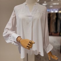 더히스토리 뒷단추 언발 브이 블라우스(TMFCBL01)