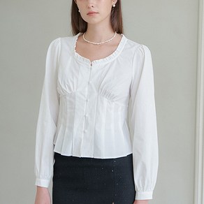 벰버 여성용 PLEATS DETAIL HEART NECK BLOUSE