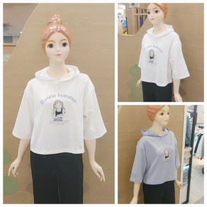 [소이주니어] 논현점 23년여름신상 ** 시원한소재 핫한 스타일 ** 팔길이 7부 소녀 일러스트 크롭 후드티 ** 마네킹 키 155 11호 착용 **