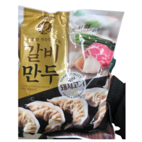 [지그재그] 노브랜드 숯불향 가득한 정통 갈비만두 720g 노브랜드 냉동만두 아이들간식 학생간식 애들간식 간단 간식 캠핑 백패킹음식 대용량 만두, 1개