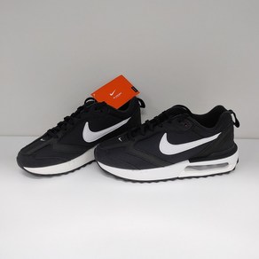 나이키 여성 운동화 에어맥스 던 블랙 화이트 데일리 발편한 초경량 헬스 런닝화 Nike Ai Max Dawn + 운동화끈