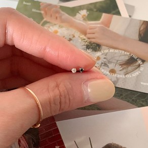 [1+1/2mm] 키치앤멜로우 화이트 블랙 큐빅 미니 피어싱 6바 8바