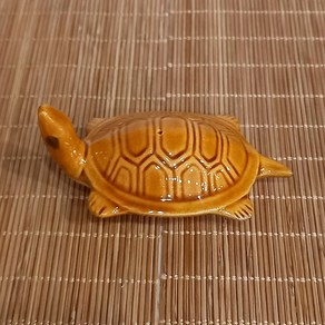 물에 뜨는 노란 거북이 –인형 장식품 소품