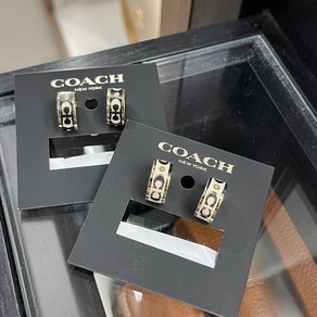 코치 아울렛 호환 시그니처 에나멜 허기 이어링 COACH Signature Enamel Huggie Earrings CI903