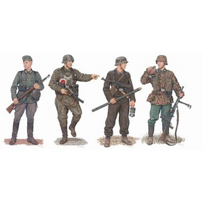 BD6703 135 March to the West Western Front 1940 (4 Figure Set)