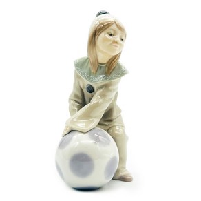 Antique 야드로 공놀이하는 소녀 Girl with Ball #1177 피겨린 도자기인형 스페인인형 카페 유럽 인테리어소품 테이블장식