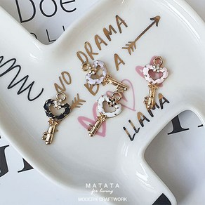 마타타 비즈공예 재료 하트 열쇠 팬던트 참(11x22mm), 4.블랙, 1개