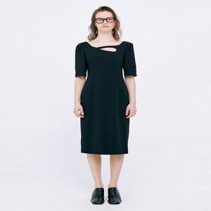 분더캄머 Curved neck Dress