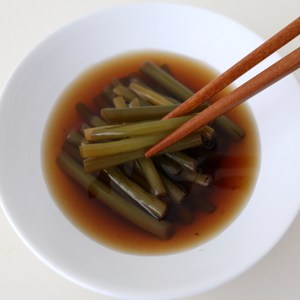 [여우마을 수제반찬] 더 맛있는 간장마늘쫑 업소용 마늘쫑장아찌, 1kg, 1개