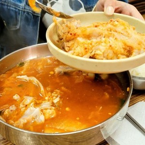 묵호항조업 생물 곰치매운탕 넉넉한 2-3인분 깔끔하게 손질된 곰치무게만 1kg 삼척항 곰치탕 곰칫국 곰치김치탕 곰치국, 1세트, 손질곰치 1kg(야채,양념 미포함)