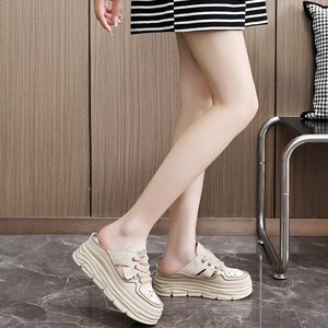 여성용 6.5cm 펀칭 샌들 키높이 샌들 미끄럼방지슬리퍼 데일리 슬리퍼 Women's shoes