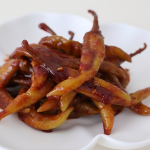 [여우마을 수제반찬] 촌스러운 양념고추장아찌 고추무침, 1kg, 1개