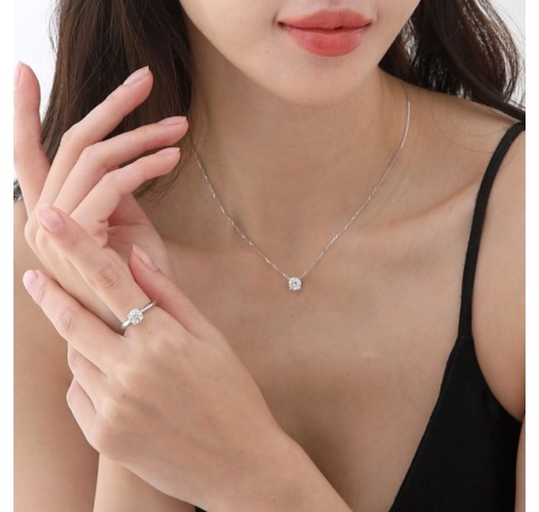 4프롱다이아목걸이: 영롱한 빛, 당신의 아름다움을 깨우다 - 디자인, 관리법, 그리고 고객후기까지!