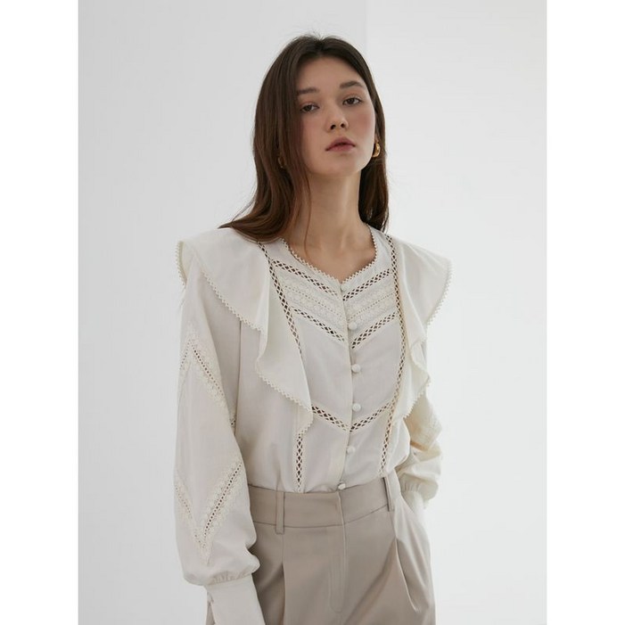 에고이스트 레이스 장식 프릴 블라우스 EN1WB262