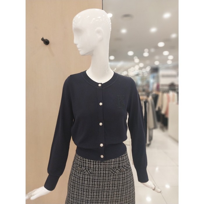 [케네스레이디] (E420) 자수로고 금장가디건 (EKCDOC0100)