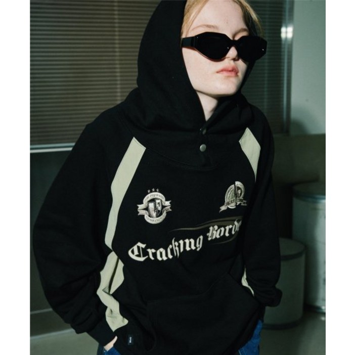 꼼파뇨 크래킹 스냅 레글런 후드티 블랙