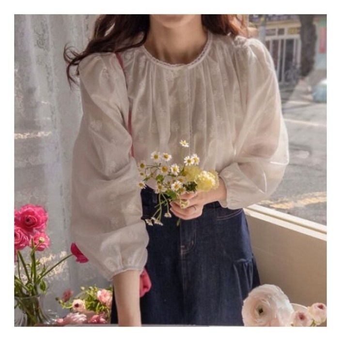 리린 GS비앤나 꽃자수 미니레스넥 앤샤링 블라우스 1778885