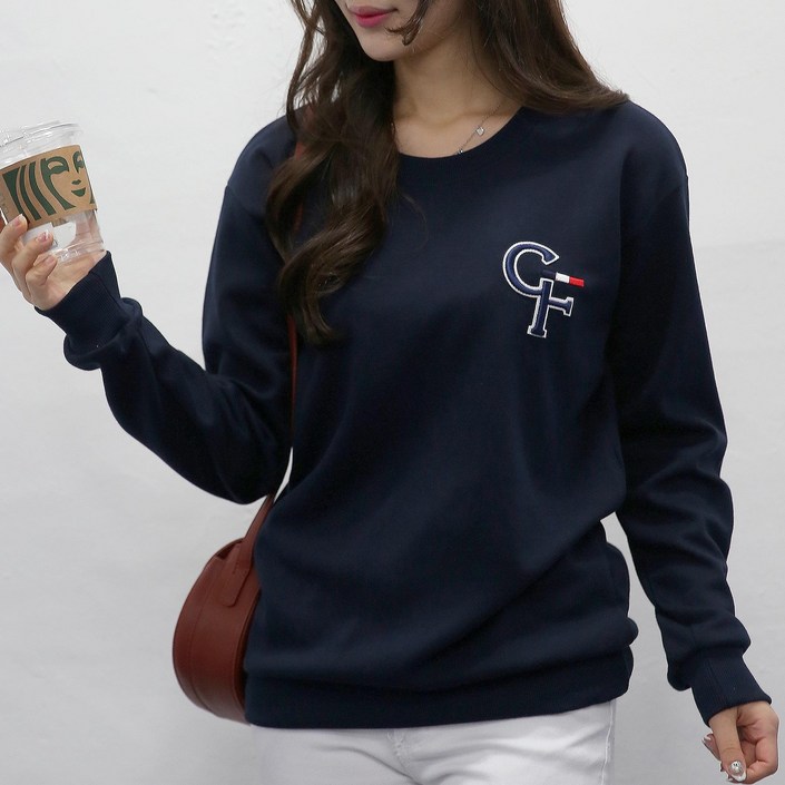 여자친9 시크한 영문 볼륨자수 맨투맨 빅사이즈 (S~2XL)