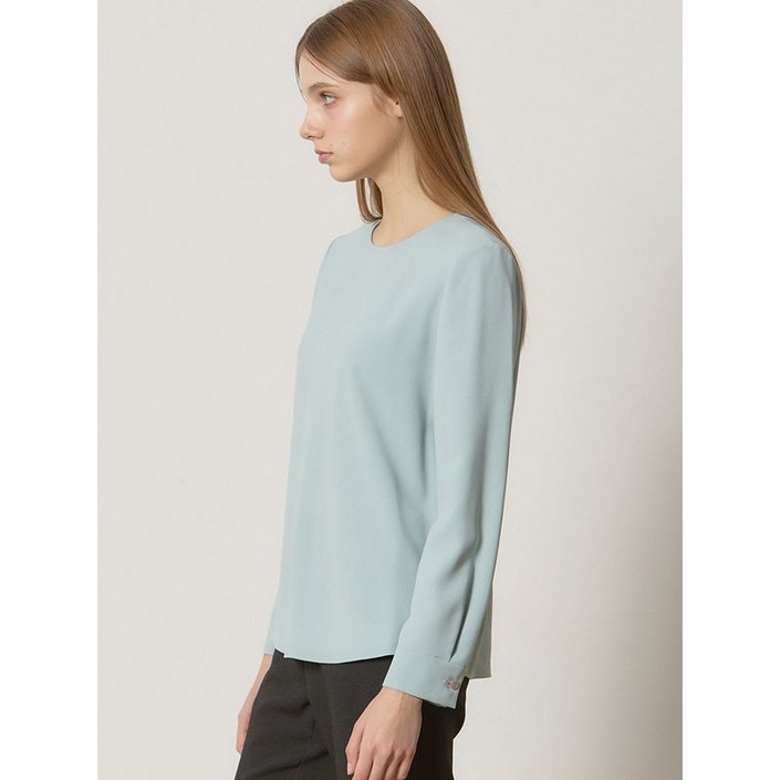 쉬즈미스 실키 텍스처 베이직 라운드넥 블라우스 택가격 158000원