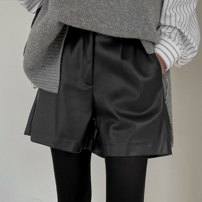 뒷밴딩기모핀턱레더숏팬츠