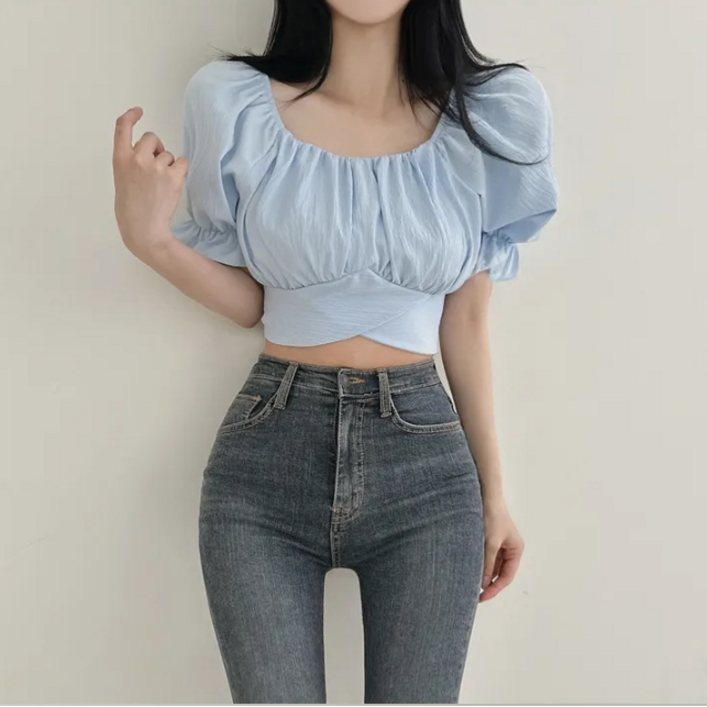 로엘란 뒷리본 스퀘어넥 퍼프소매 크롭 블라우스 RC70