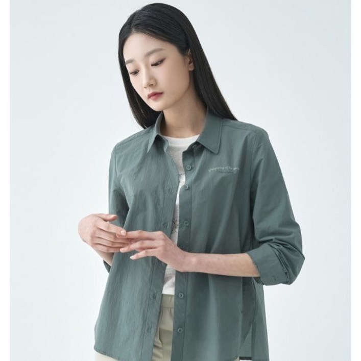 지센 뉴코아창원점 여성면혼방블라우스형셔츠  신축성이 있고 얇고 시원한 재질