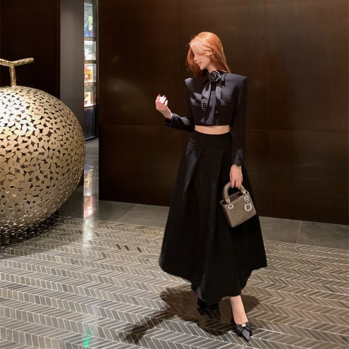 해피유통    여성 반소매 셋업 우아한 플리츠스커트 하이웨이스트 세련된 디자인    mgy